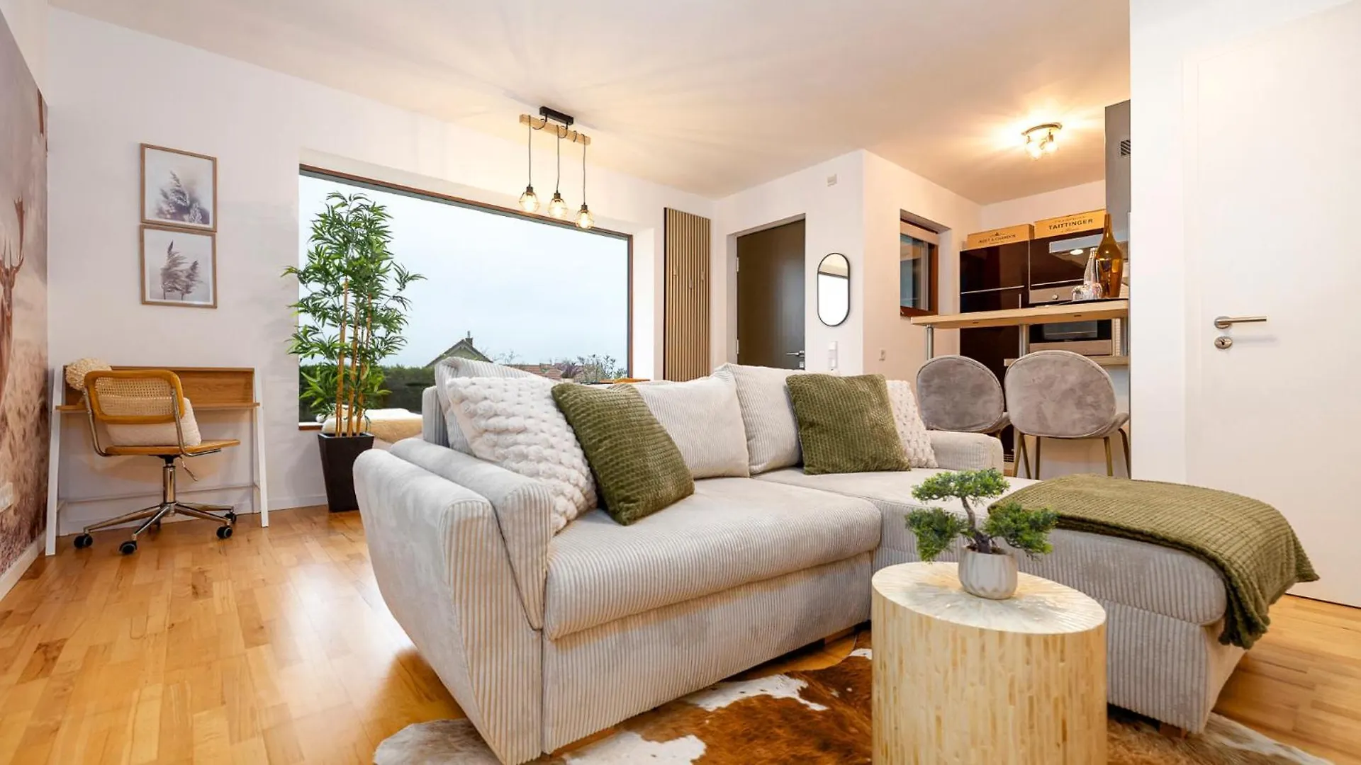 Naturoase, Moderne Architektur - Arbeitsplatz - Terrasse - Parkplatz - Waschmaschine Vohringen  Apartment