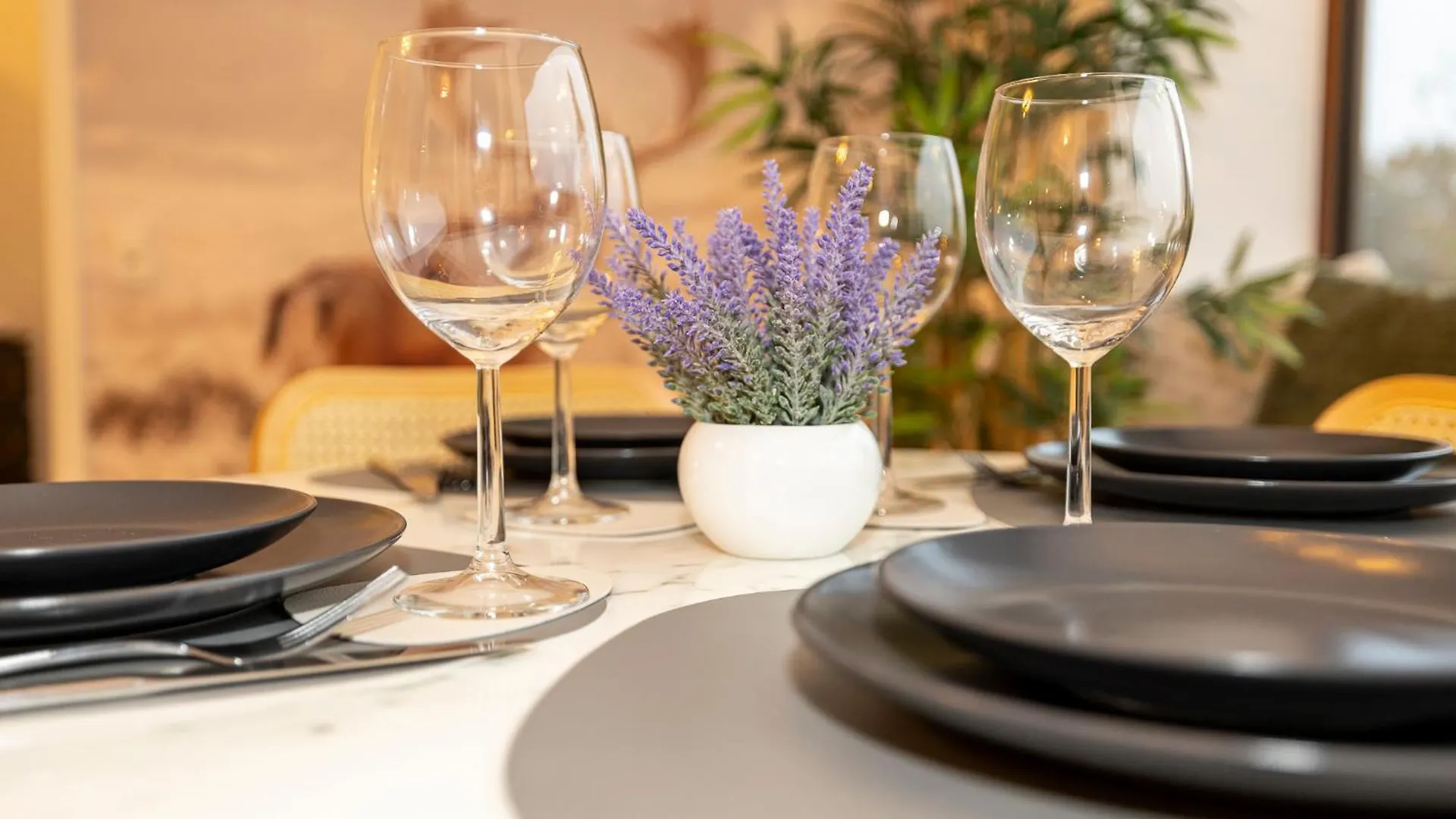 Naturoase, Moderne Architektur - Arbeitsplatz - Terrasse - Parkplatz - Waschmaschine Vohringen