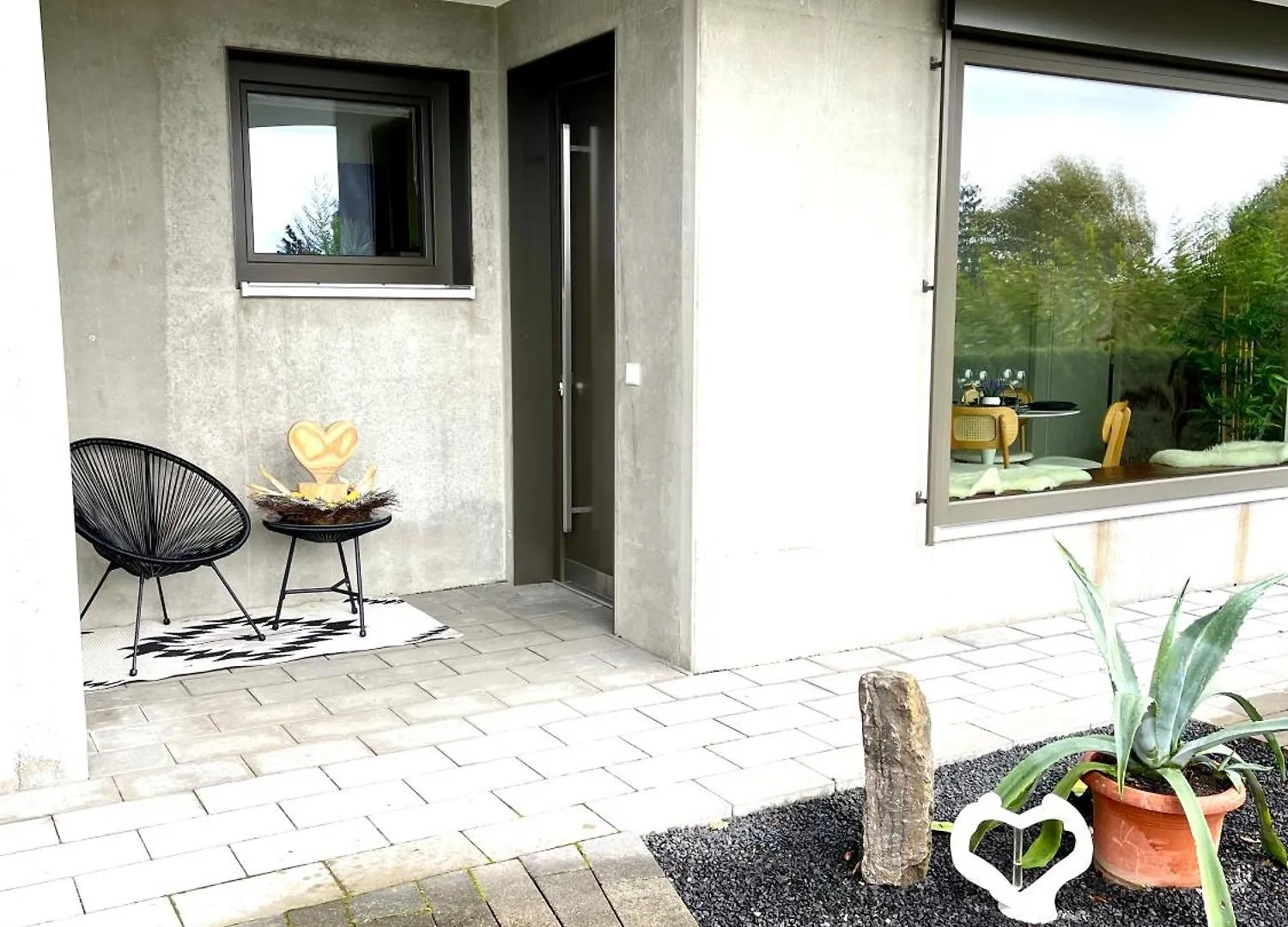 Naturoase, Moderne Architektur - Arbeitsplatz - Terrasse - Parkplatz - Waschmaschine Vohringen  Vohringen (Bavaria)